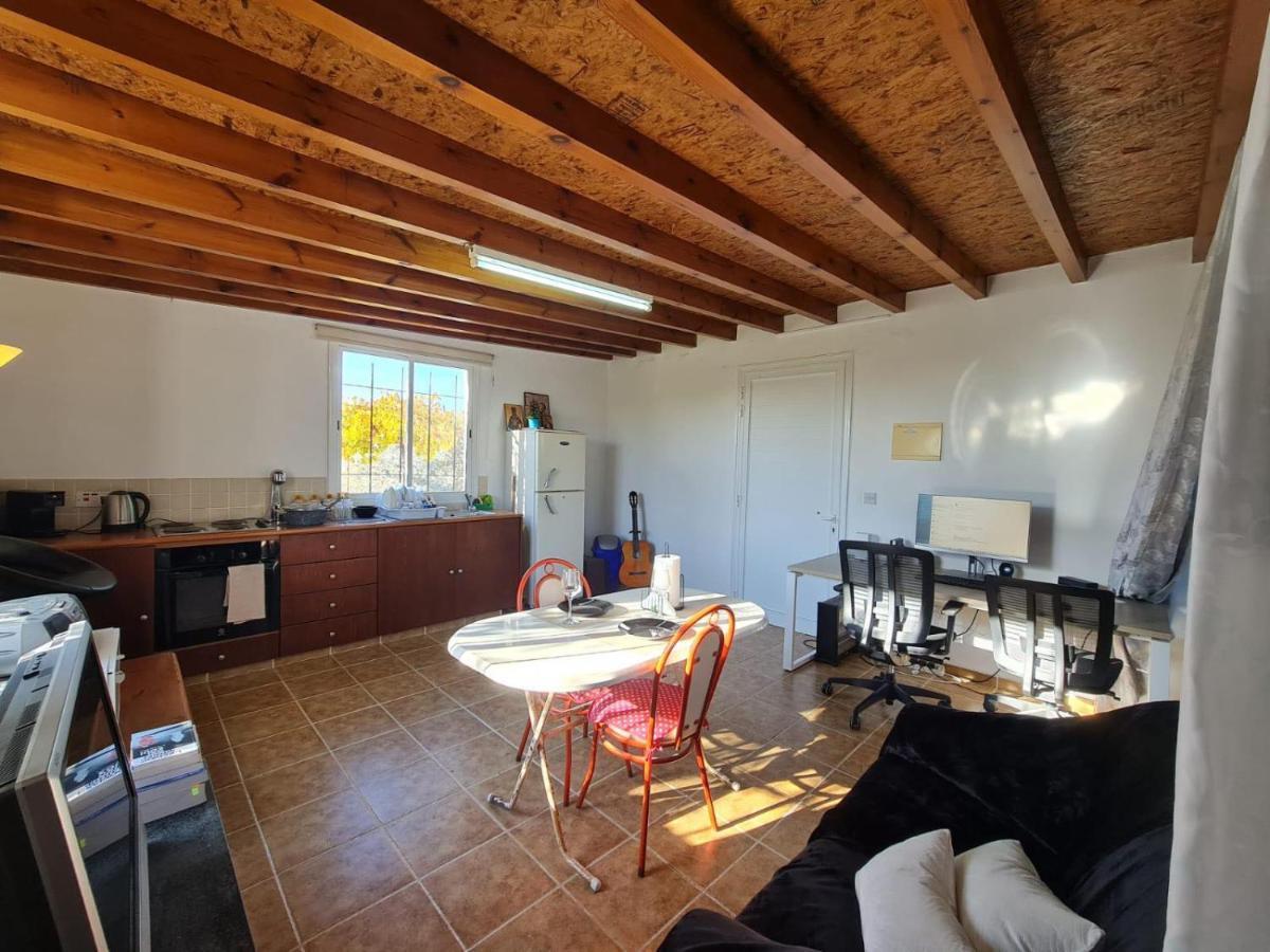 Spacious Studio In Yeroskipou Koloni Exterior foto